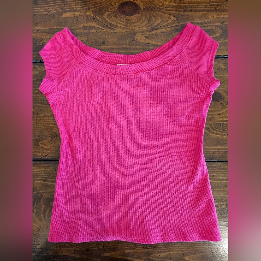 NWT evolutionary Bright Pink Off-Shoulder Tee Casual Vaca Size Large